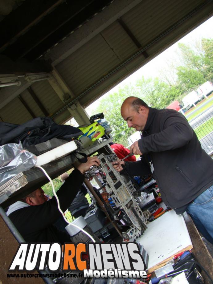 2ème CF Piste 1/5ème Tourisme Elite à Ris Orangis. compétition de modélisme auto radiocommandé. deuxième manche du championnat de france de piste à l'échelle 1/5ème.