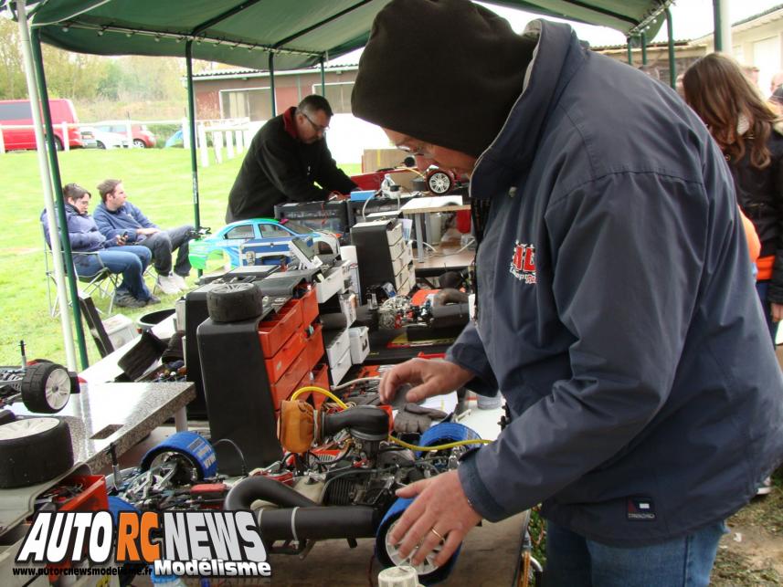 2ème CF Piste 1/5ème Tourisme Elite à Ris Orangis. compétition de modélisme auto radiocommandé. deuxième manche du championnat de france de piste à l'échelle 1/5ème.