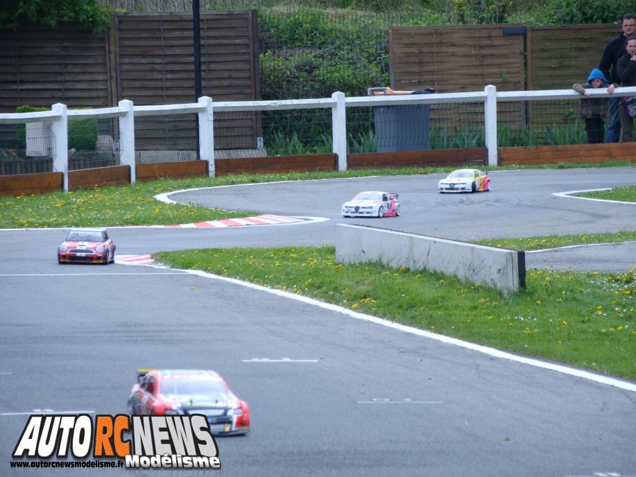 2ème CF Piste 1/5ème Tourisme Elite à Ris Orangis. compétition de modélisme auto radiocommandé. deuxième manche du championnat de france de piste à l'échelle 1/5ème.