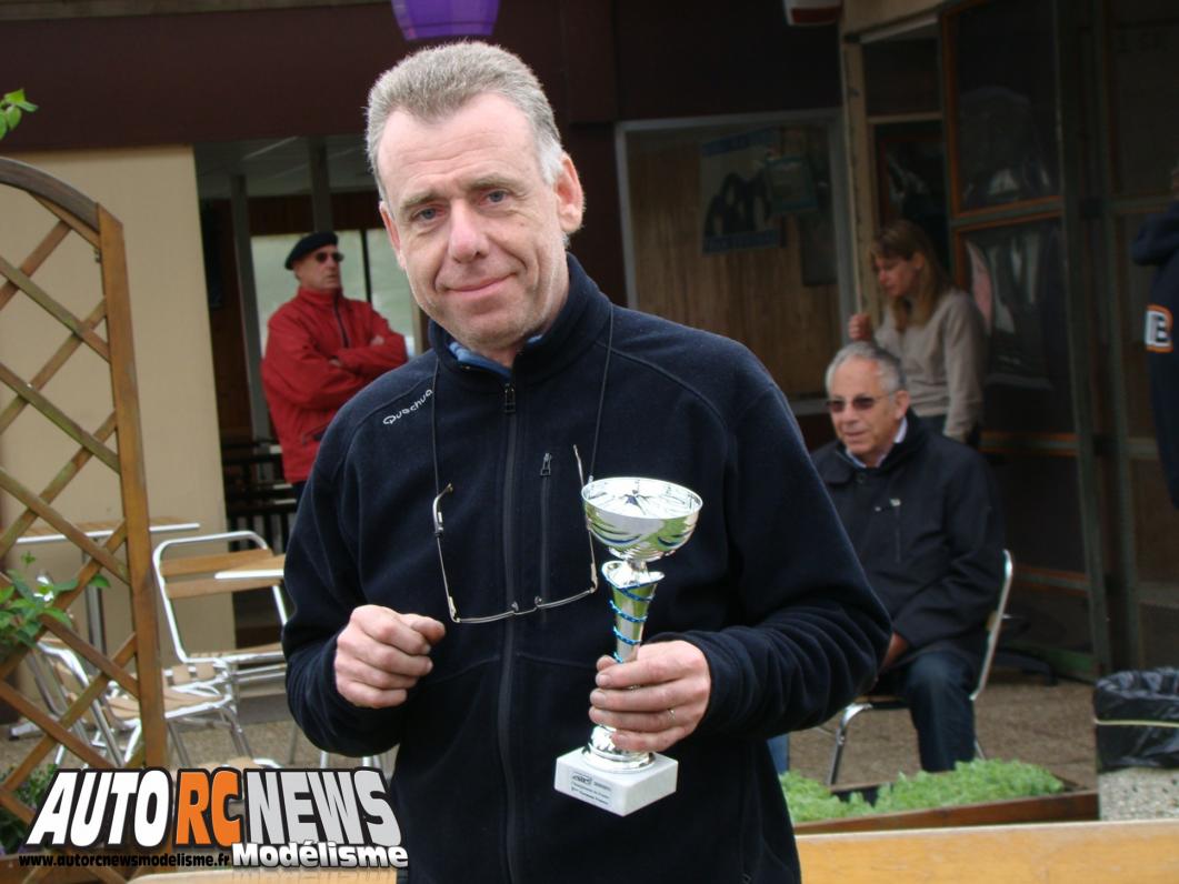 2ème CF Piste 1/5ème Tourisme Elite à Ris Orangis. compétition de modélisme auto radiocommandé. deuxième manche du championnat de france de piste à l'échelle 1/5ème.