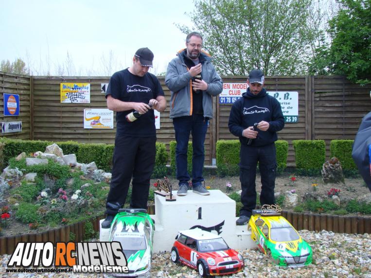2ème CF Piste 1/5ème Tourisme Elite à Ris Orangis. compétition de modélisme auto radiocommandé. deuxième manche du championnat de france de piste à l'échelle 1/5ème.