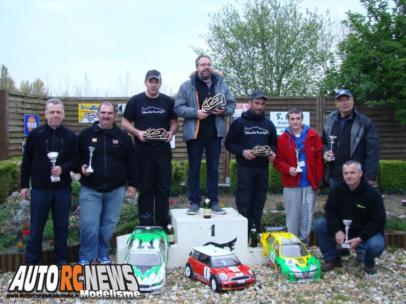 2ème CF Piste 1/5ème Tourisme Elite à Ris Orangis. compétition de modélisme auto radiocommandé. deuxième manche du championnat de france de piste à l'échelle 1/5ème.