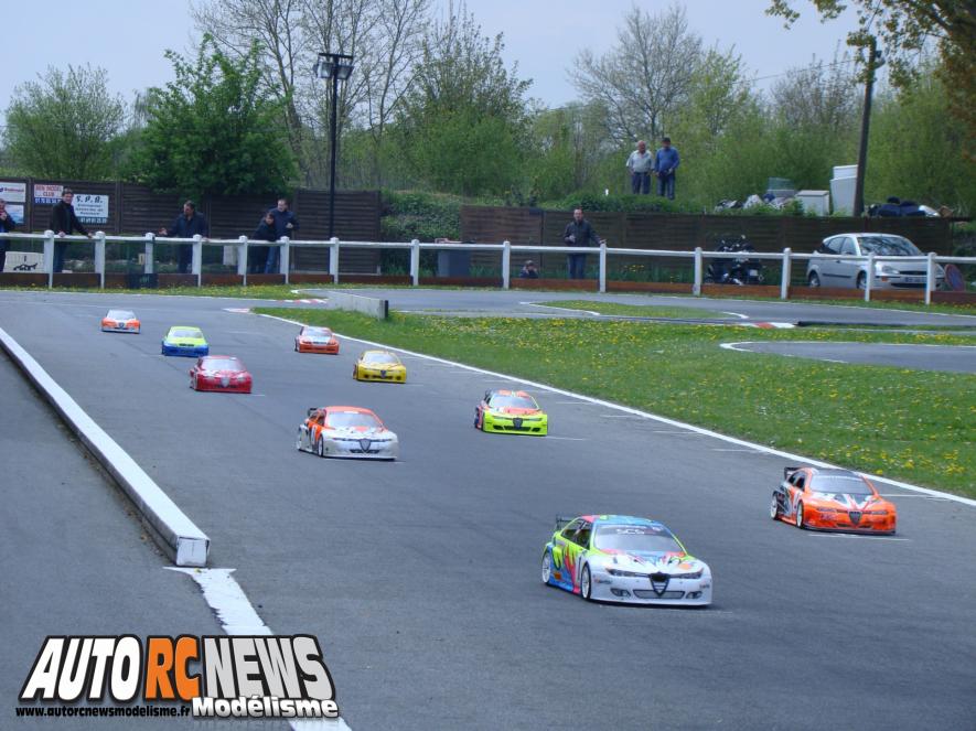 2ème CF Piste 1/5ème Tourisme Elite à Ris Orangis. compétition de modélisme auto radiocommandé. deuxième manche du championnat de france de piste à l'échelle 1/5ème.