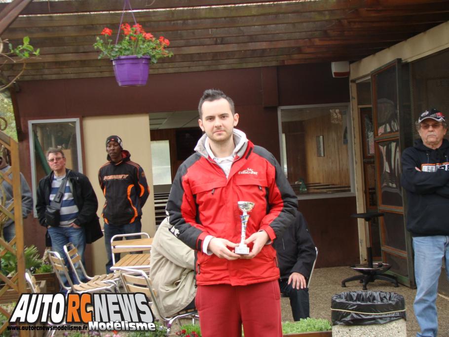 2ème CF Piste 1/5ème Tourisme Elite à Ris Orangis. compétition de modélisme auto radiocommandé. deuxième manche du championnat de france de piste à l'échelle 1/5ème.