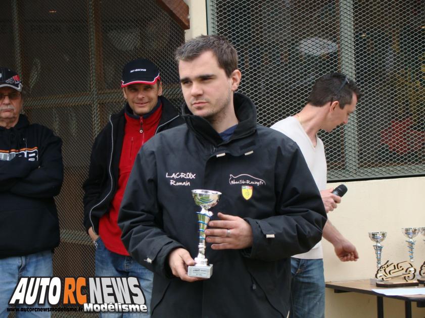 2ème CF Piste 1/5ème Tourisme Elite à Ris Orangis. compétition de modélisme auto radiocommandé. deuxième manche du championnat de france de piste à l'échelle 1/5ème.