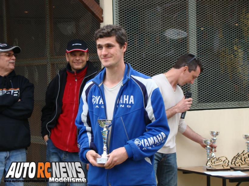 2ème CF Piste 1/5ème Tourisme Elite à Ris Orangis. compétition de modélisme auto radiocommandé. deuxième manche du championnat de france de piste à l'échelle 1/5ème.