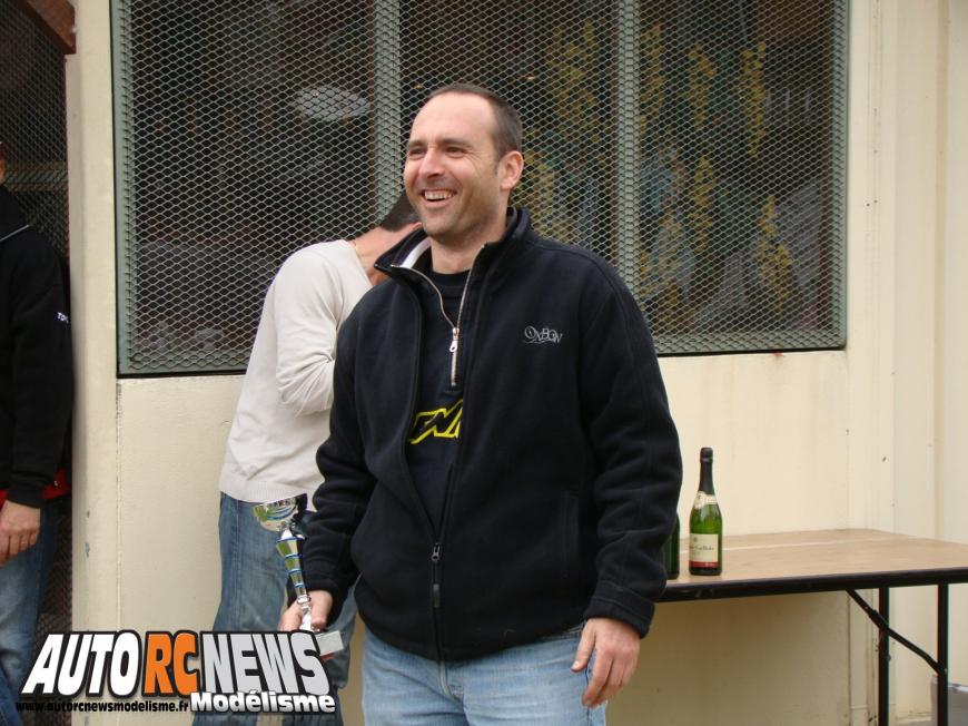 2ème CF Piste 1/5ème Tourisme Elite à Ris Orangis. compétition de modélisme auto radiocommandé. deuxième manche du championnat de france de piste à l'échelle 1/5ème.