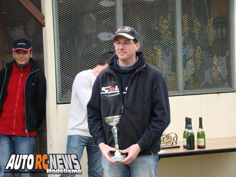 2ème CF Piste 1/5ème Tourisme Elite à Ris Orangis. compétition de modélisme auto radiocommandé. deuxième manche du championnat de france de piste à l'échelle 1/5ème.
