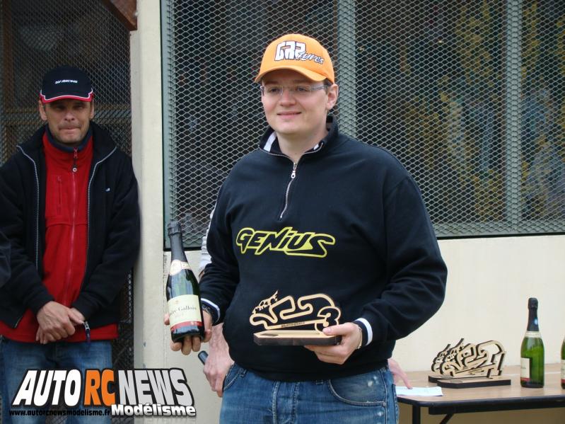 2ème CF Piste 1/5ème Tourisme Elite à Ris Orangis. compétition de modélisme auto radiocommandé. deuxième manche du championnat de france de piste à l'échelle 1/5ème.