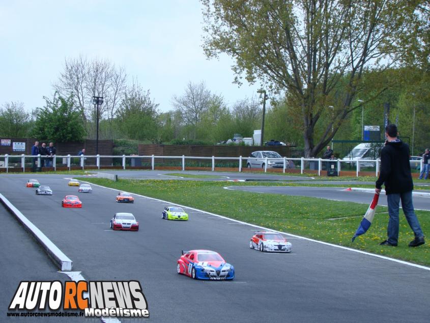 2ème CF Piste 1/5ème Tourisme Elite à Ris Orangis. compétition de modélisme auto radiocommandé. deuxième manche du championnat de france de piste à l'échelle 1/5ème.