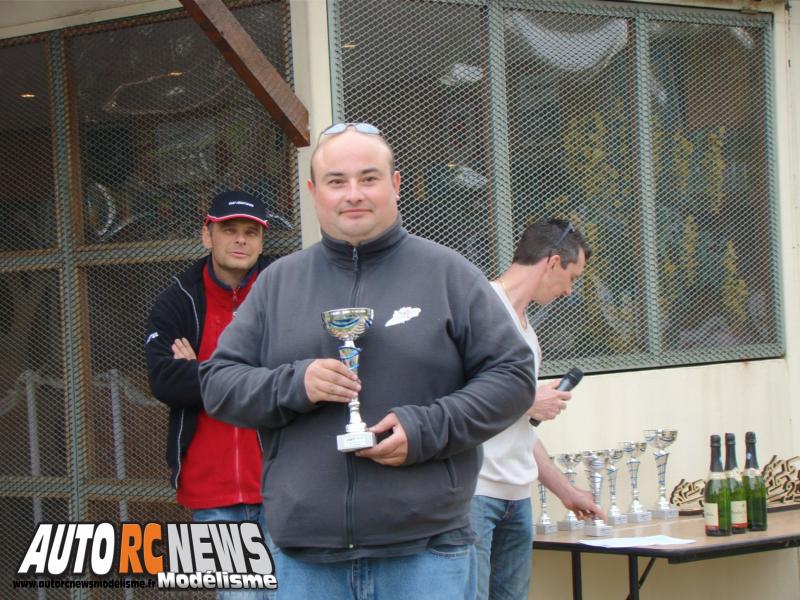 2ème CF Piste 1/5ème Tourisme Elite à Ris Orangis. compétition de modélisme auto radiocommandé. deuxième manche du championnat de france de piste à l'échelle 1/5ème.