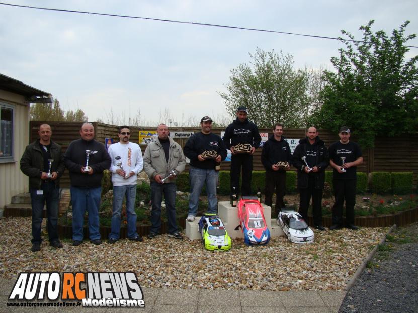 2ème CF Piste 1/5ème Tourisme Elite à Ris Orangis. compétition de modélisme auto radiocommandé. deuxième manche du championnat de france de piste à l'échelle 1/5ème.