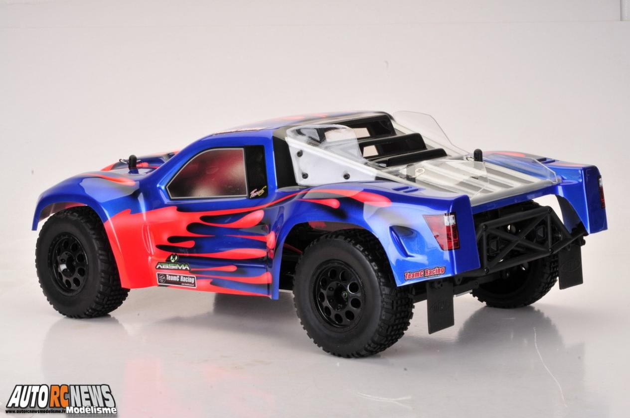En avant première avant le salon de Nuremberg 2013, le fabricant Team C nous présente son nouveau short course électrique à l'échelle 1/10ème/ Celui-ci se nomme le " Patron TR4SC Truck 1/10 RTR BL".