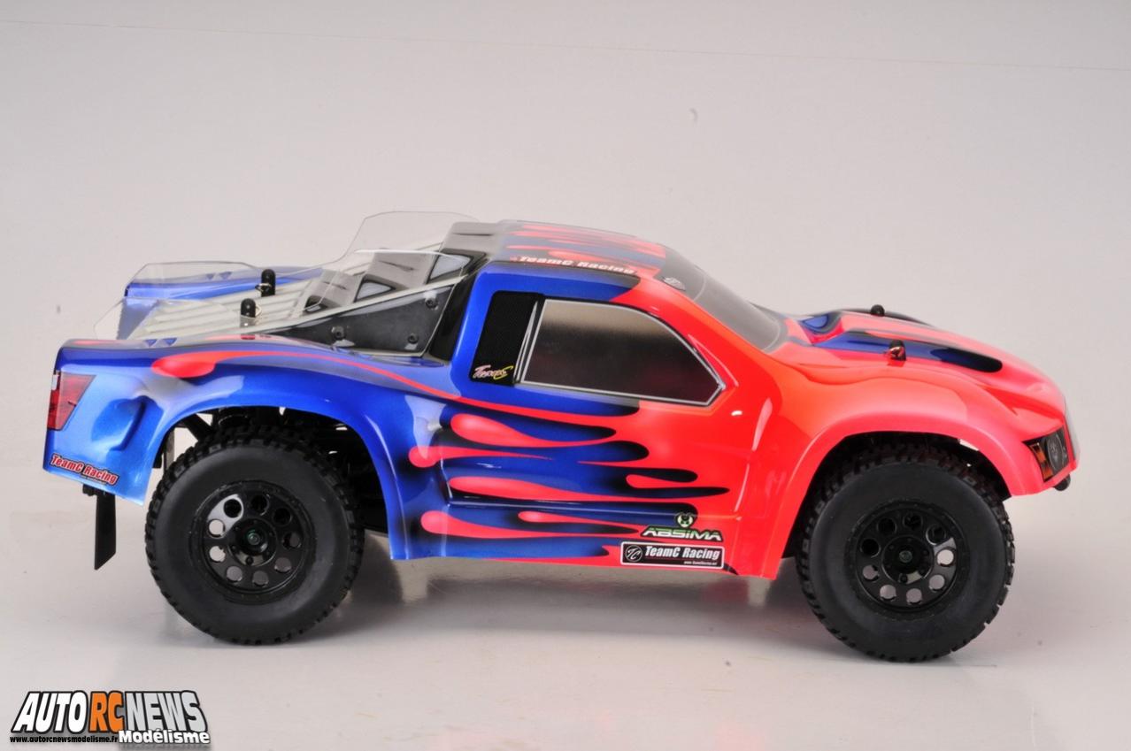 En avant première avant le salon de Nuremberg 2013, le fabricant Team C nous présente son nouveau short course électrique à l'échelle 1/10ème/ Celui-ci se nomme le " Patron TR4SC Truck 1/10 RTR BL".