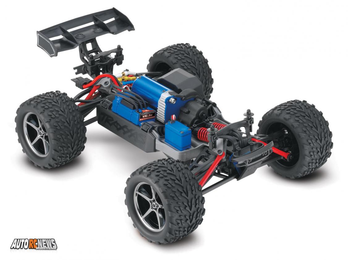 Pour ceux qui l'ignoreraient encore, l'E Revo de chez Traxxas existe aussi en version VXL à l'échelle 1/16ème.