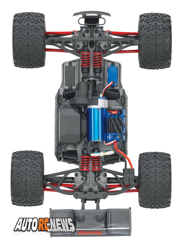 Pour ceux qui l'ignoreraient encore, l'E Revo de chez Traxxas existe aussi en version VXL à l'échelle 1/16ème.