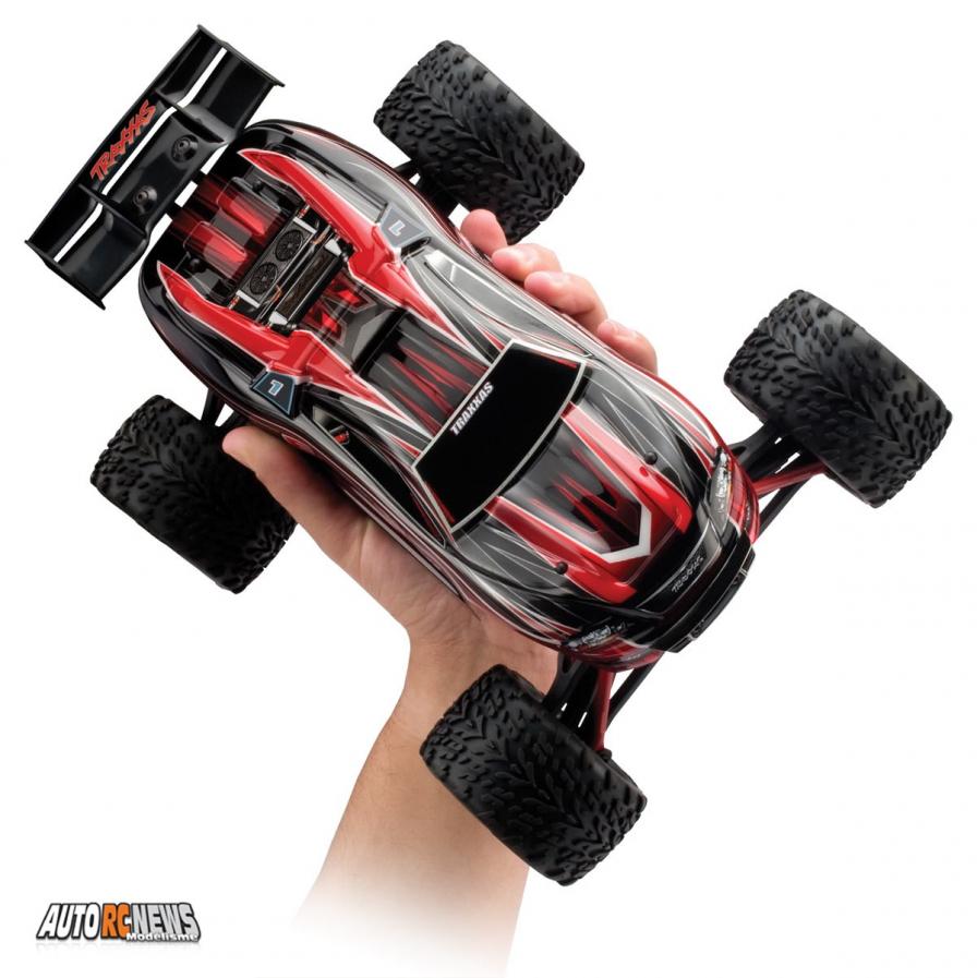 Pour ceux qui l'ignoreraient encore, l'E Revo de chez Traxxas existe aussi en version VXL à l'échelle 1/16ème.