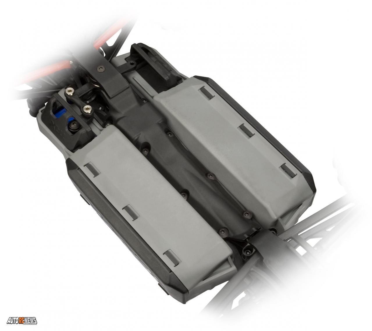 Pour ceux qui l'ignoreraient encore, l'E Revo de chez Traxxas existe aussi en version VXL à l'échelle 1/16ème.