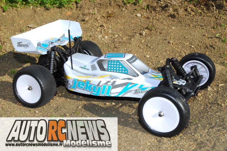 Le Jekyll TR02 RTR BL 1/10 de chez Team C est un TT 1/10 qui est disponible en 3 versions, dont une présentée avec un moteur brushless. Le Jekyll TR02 RTR BL 1/10 de chez Team C est un TT 1/10 qui est disponible en 3 versions, dont une présentée avec un moteur brushless.
