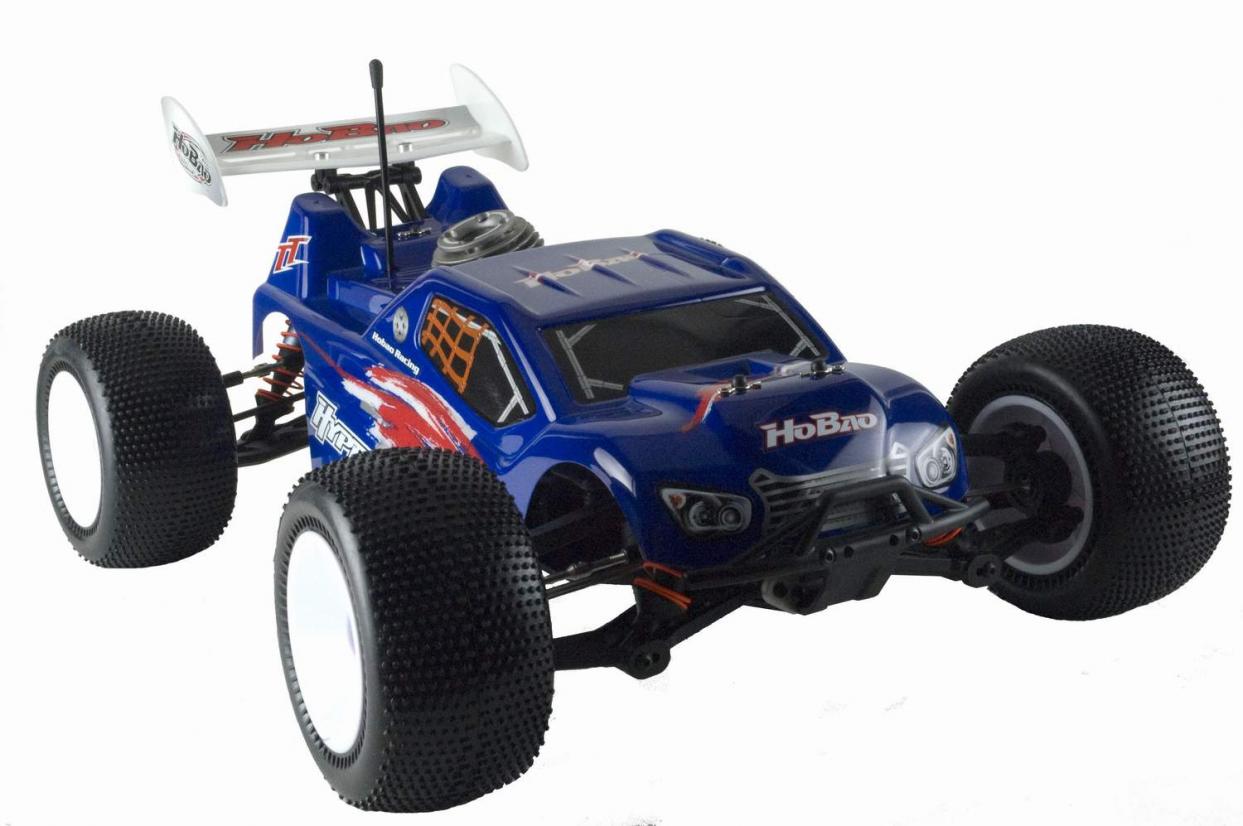 L'Hyper TT 1/10 de chez Hobao que nous connaissions jusqu'à présent en mode électrique équipé d'un moteur brushless arrive prochainement en mode thermique, avec un look toujours aussi ravageur, grâce à sa carrosserie "Buldog Style" ! L'Hyper TT 1/10 de chez Hobao que nous connaissions jusqu'à présent en mode électrique équipé d'un moteur brushless arrive prochainement en mode thermique, avec un look toujours aussi ravageur, grâce à sa carrosserie "Buldog Style" !