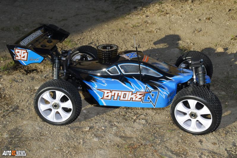 Après avoir essayé la version brushless de cette auto, c'est au tour de la version thermique de ce TT 1/8ème baptisée Stoke N RTR de se retrouver prochainement sur le grill au banc d'essai sur notre site. Après avoir essayé la version brushless de cette auto, c'est au tour de la version thermique de ce TT 1/8ème baptisée Stoke N RTR de se retrouver prochainement sur le grill au banc d'essai sur notre site.