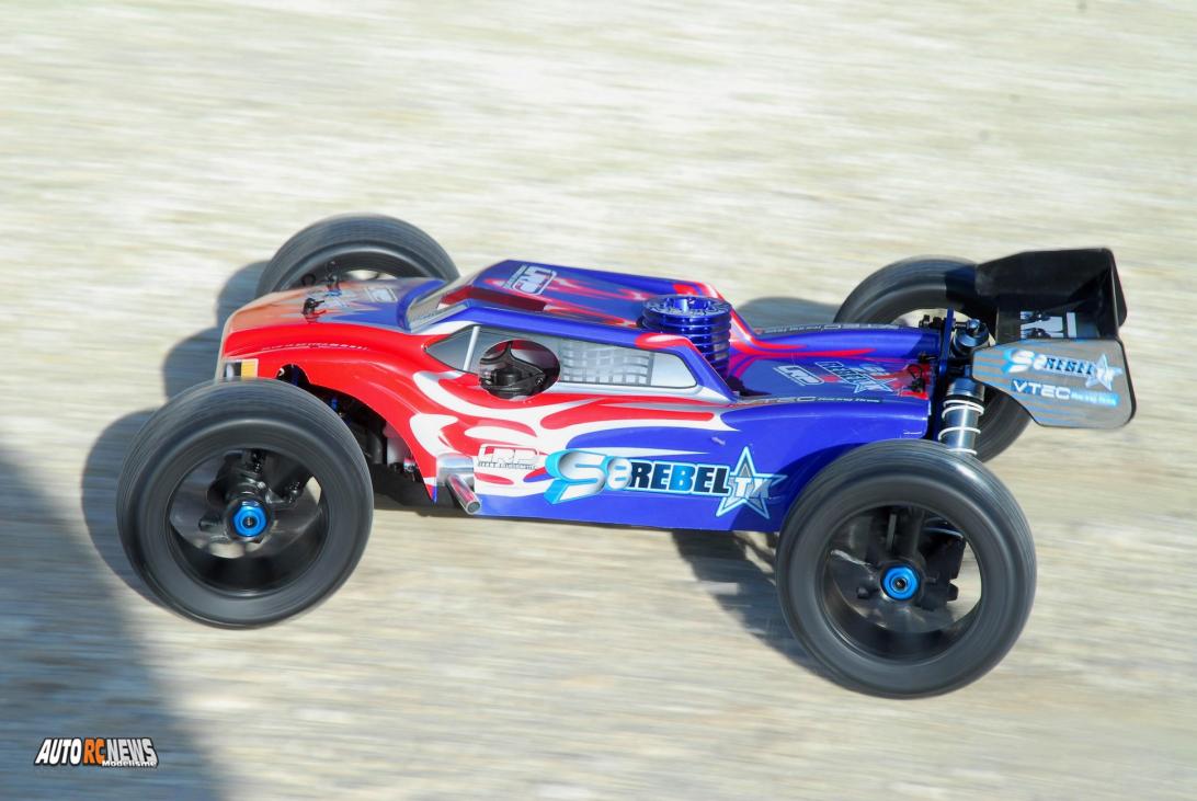 Sur la base du TT à l'échelle 1/8ème du même nom, LRP vient de sortir un nouveau truggy baptisé le Rebel S8 TX. Sur la base du TT à l'échelle 1/8ème du même nom, LRP vient de sortir un nouveau truggy baptisé le Rebel S8 TX.